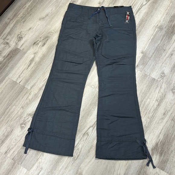 l.e.i. NWT Y2K Low Rise Nylon Cargo Pants 90s Wide Leg Drawstring Trousers Jr 11 - Picture 2 of 7